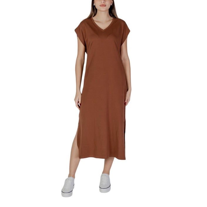 B.young Women Dress