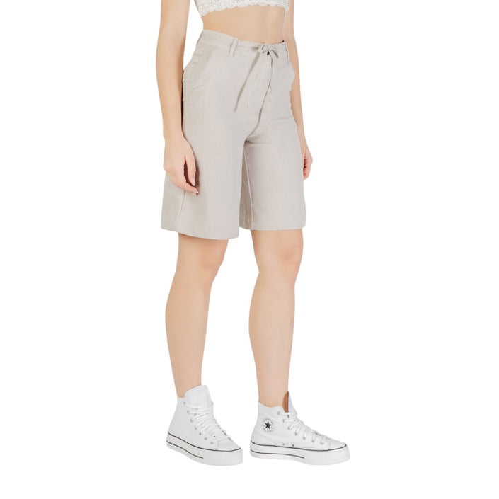 Jacqueline De Yong  Women Short