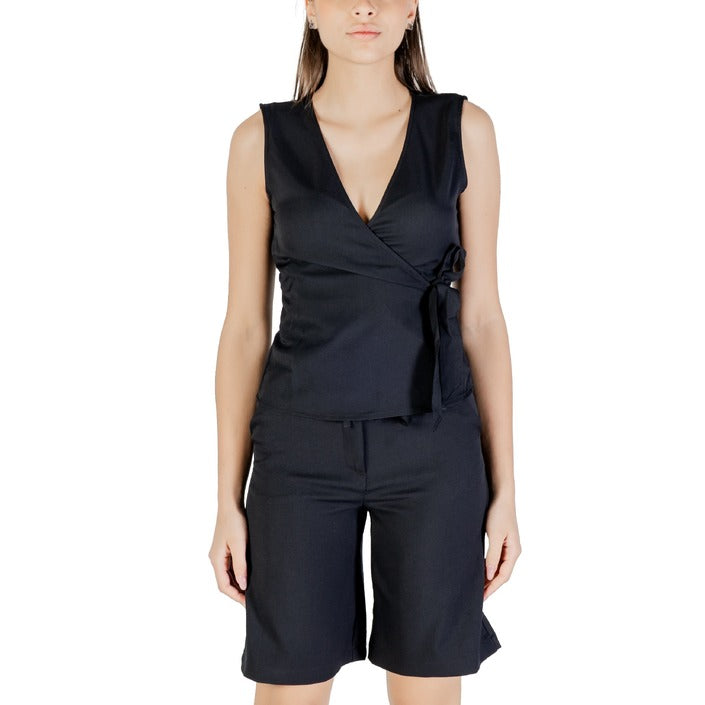 Jacqueline De Yong  Women Top