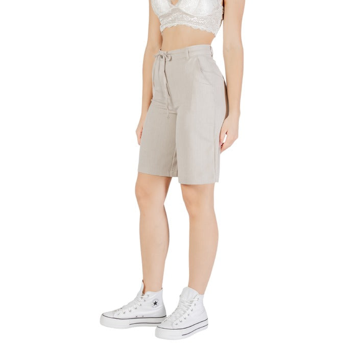 Jacqueline De Yong  Women Short