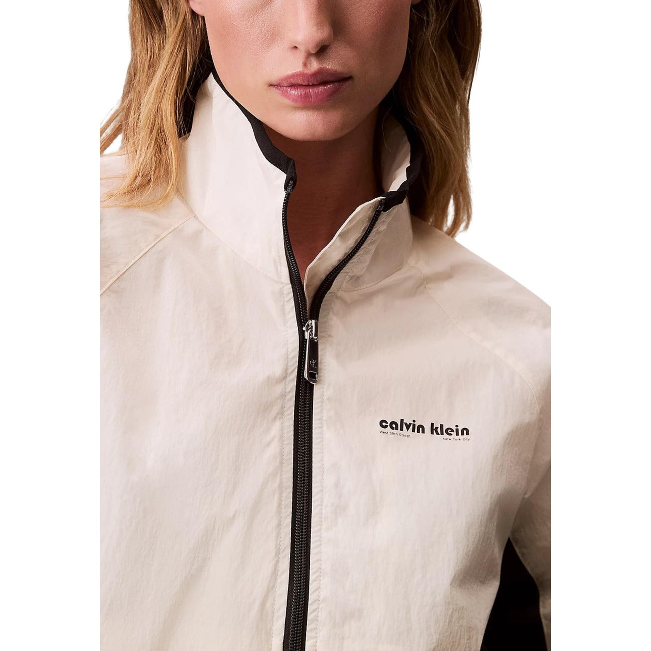 Calvin Klein Jeans Women's White Zip-Up Blazer – detail view