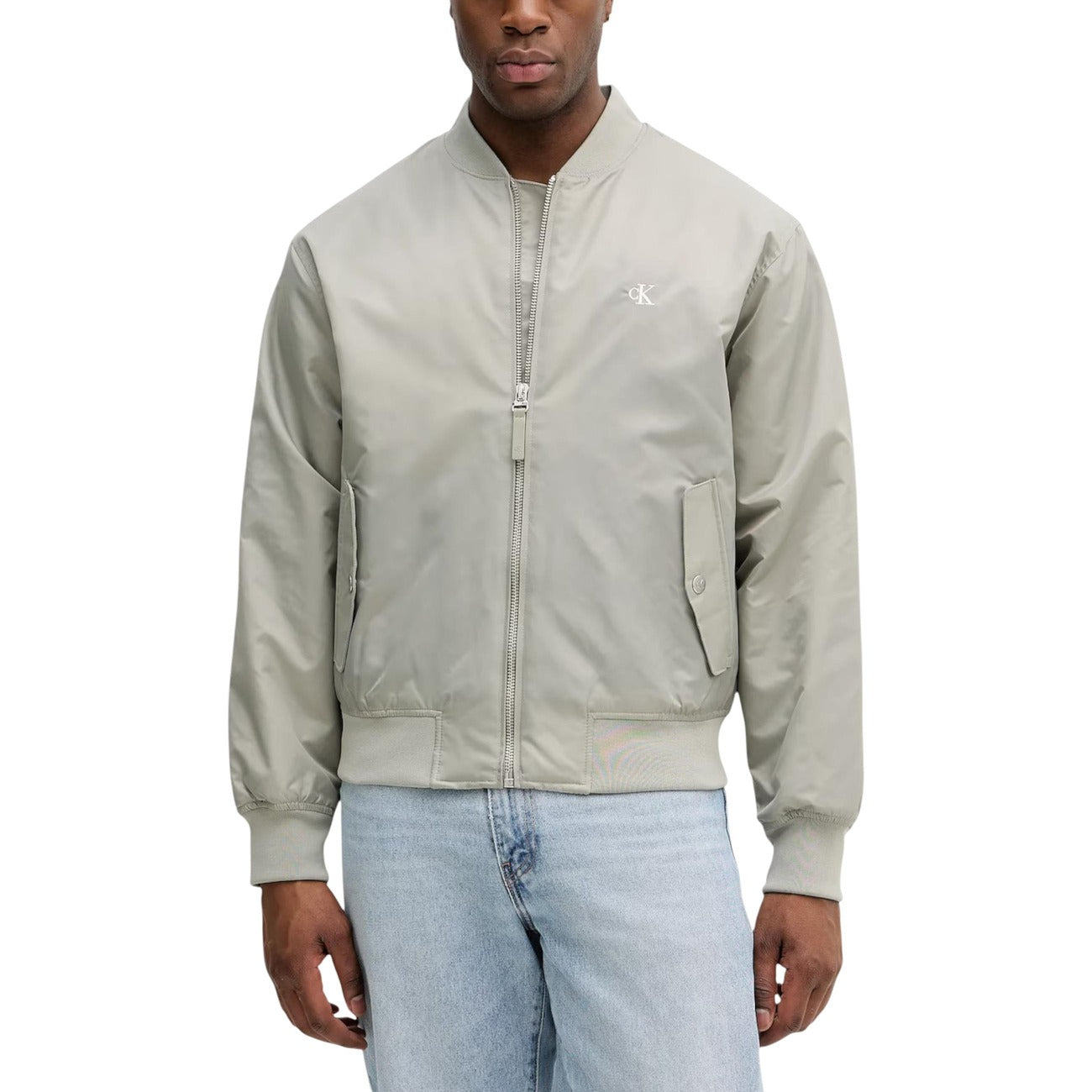 Detail close-up of the green blazer with zipper closure on a white background