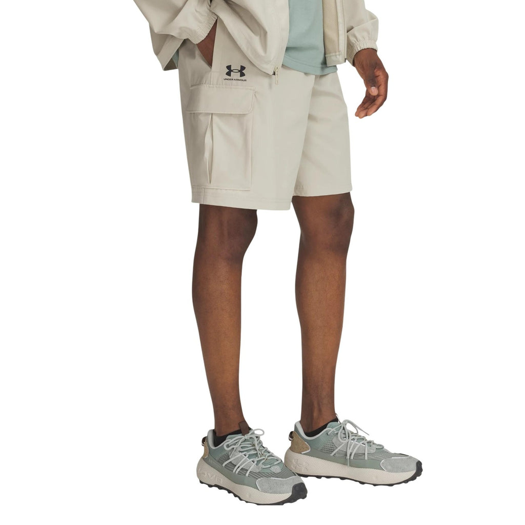 Under Armour Men Shorts Beige – front view, laces, front-back-side pockets