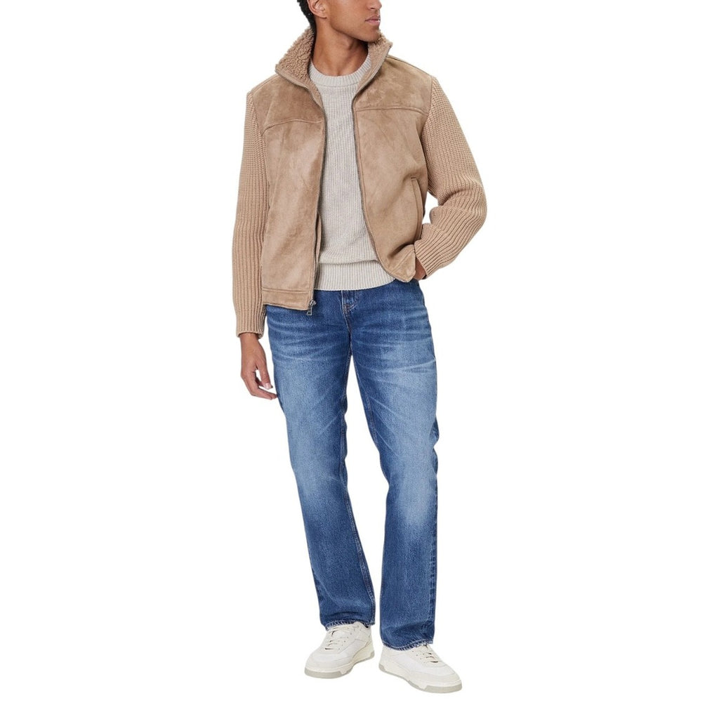 Side view of the beige Guess men jacket highlighting the collar and pockets.
