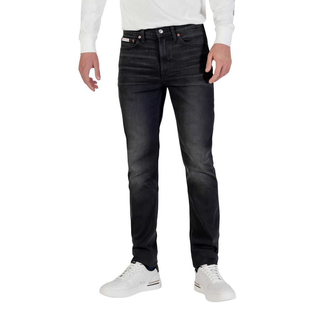 Front view of the black slim fit jeans with five pockets on a white background
